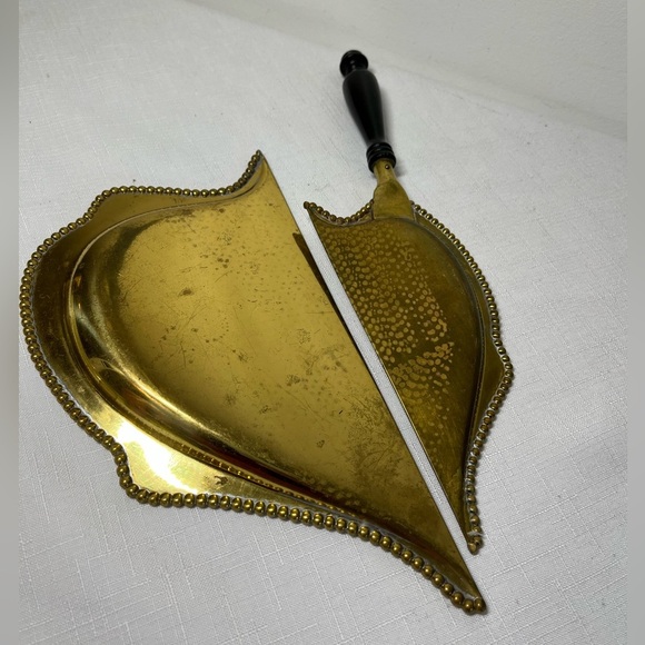 Antique Crumb Catcher / Tray & Scraper, Silent Butler, Heart Shaped. Brass. RARE - Picture 4 of 7